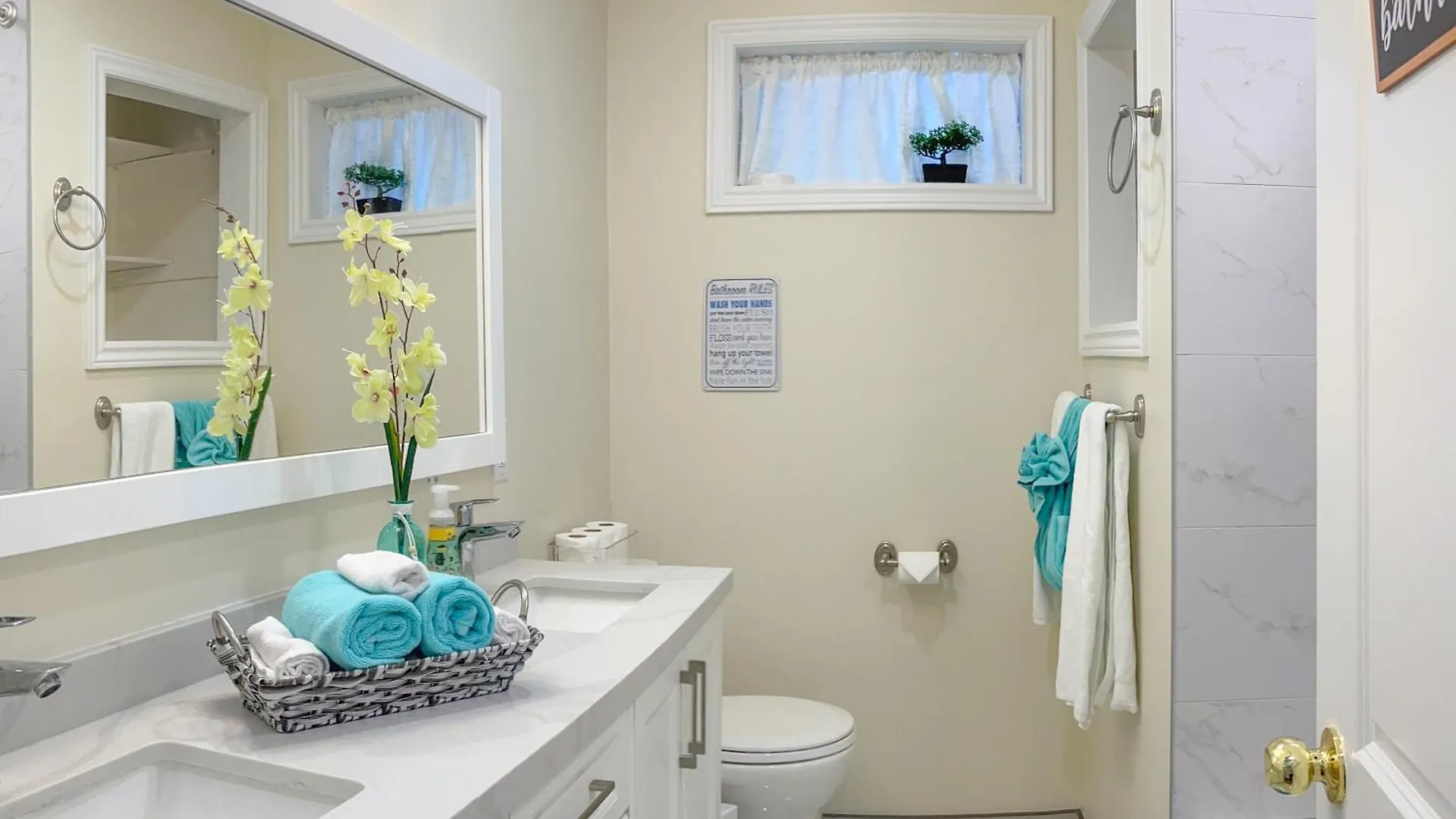Newly-Renovated 3Br House, 12 Minutes To Airport Apartment Toronto 0*,