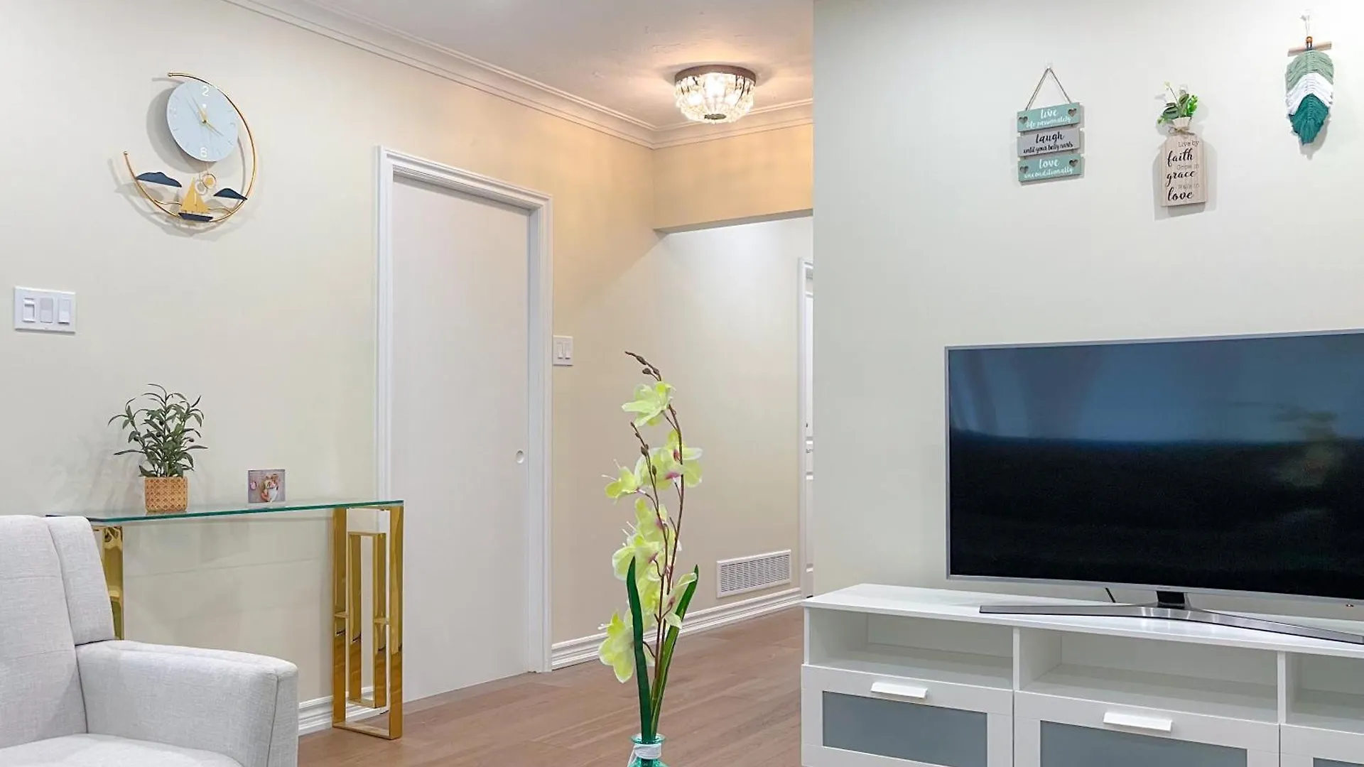 Newly-Renovated 3Br House, 12 Minutes To Airport Apartment Toronto