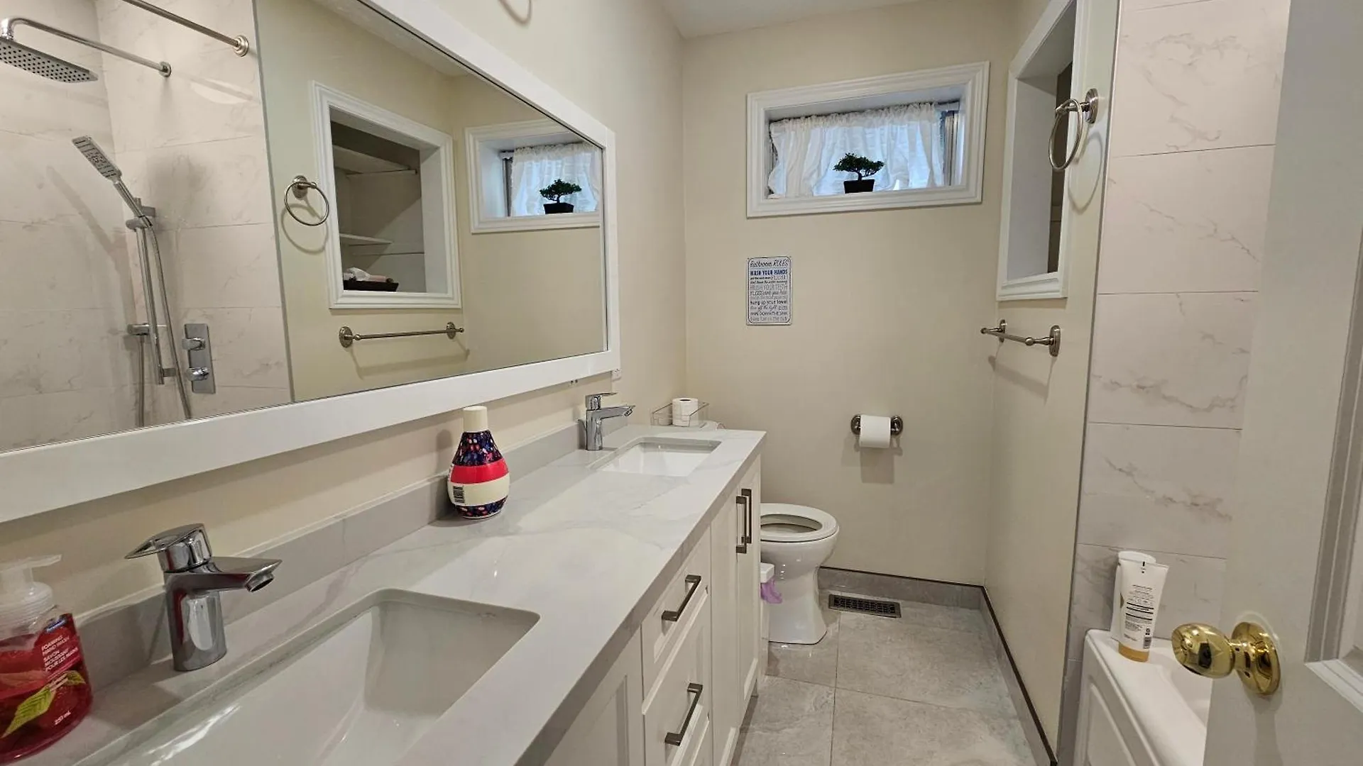 Newly-Renovated 3Br House, 12 Minutes To Airport Apartment Toronto