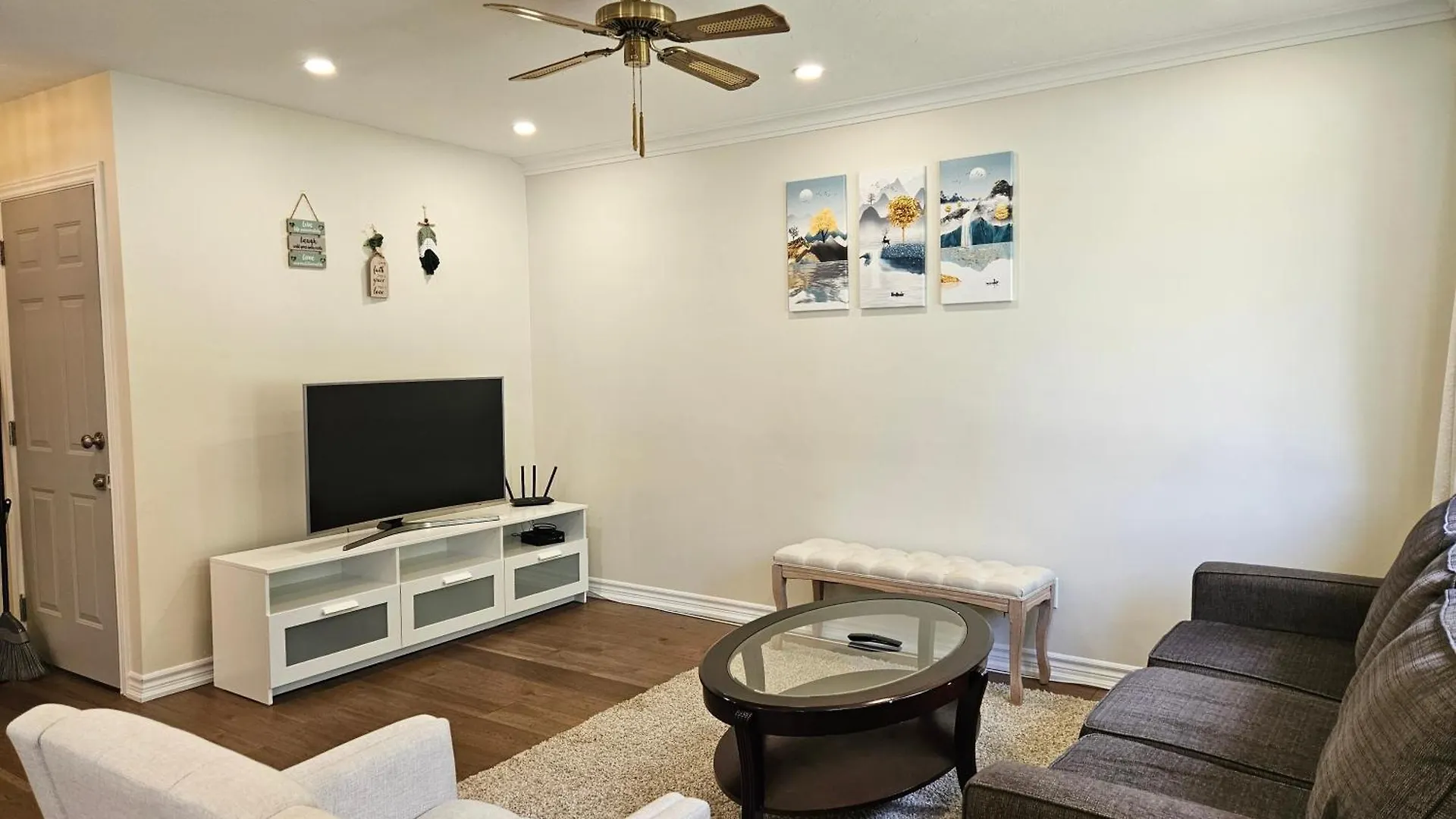 Newly-Renovated 3Br House, 12 Minutes To Airport Apartment Toronto 0*,  Canada