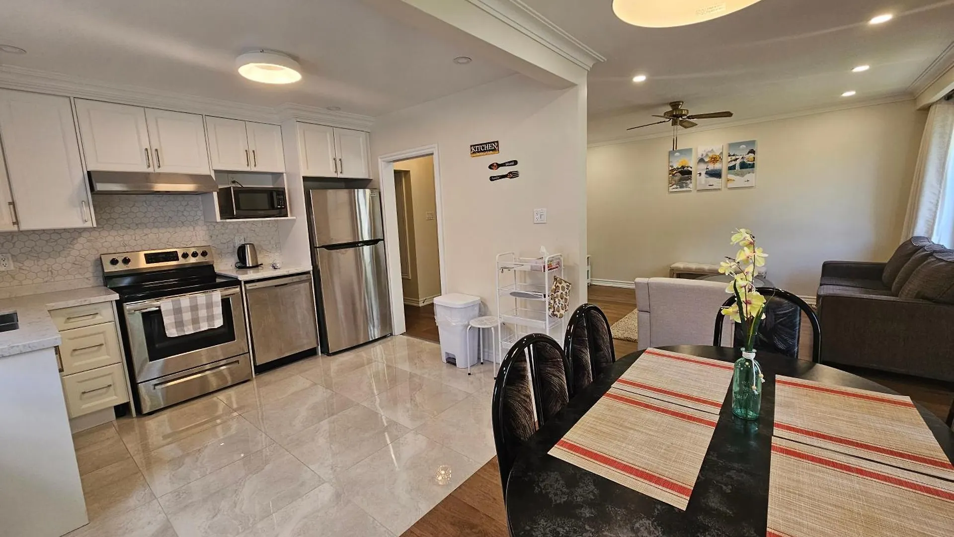 Newly-Renovated 3Br House, 12 Minutes To Airport Apartment Toronto Canada