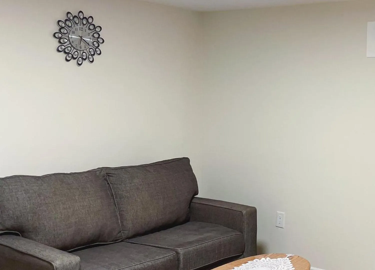 Newly-Renovated 3Br House, 12 Minutes To Airport Apartment Toronto